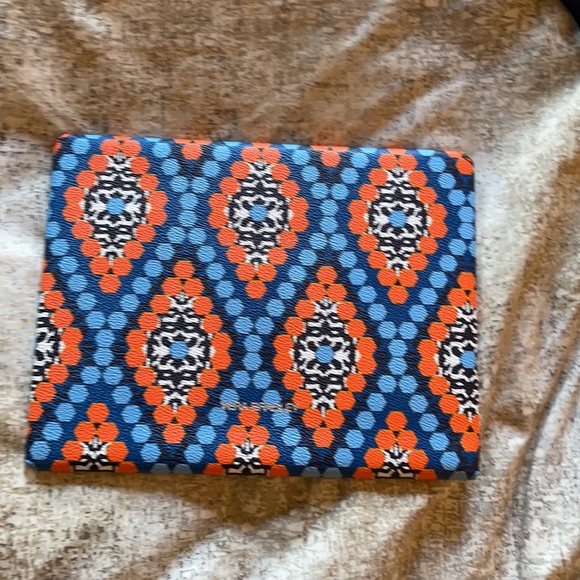 Vera Bradley clutch - Picture 3 of 4